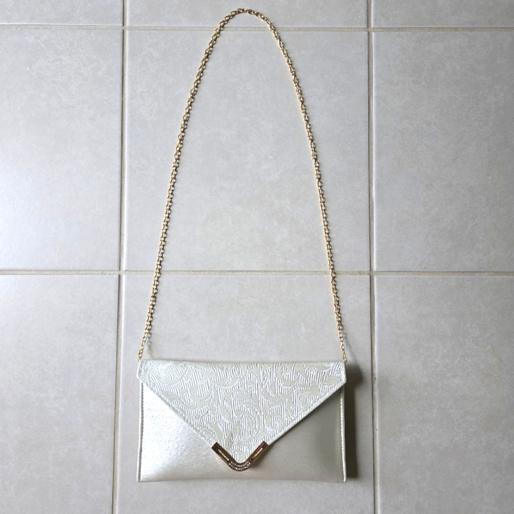 NEW Ivory cream V shape Flap Clutch evening Shoulder Bag 2-in-1 leafy vine print
